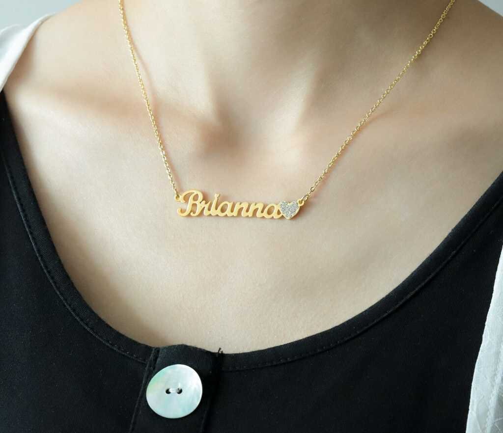 Customized Iced Out Heart Name Necklace Pendant Bling Heart Stainless Steel Charm Nameplate Necklace Jewelry Women Gifts Customized