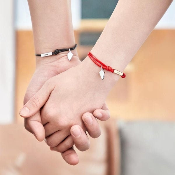 Personalized Name Engraved Couples Bracelets Pair Jewelry Custom Engraved Heart Magnetic Couple Bracelet Customized Name Engraving Bar