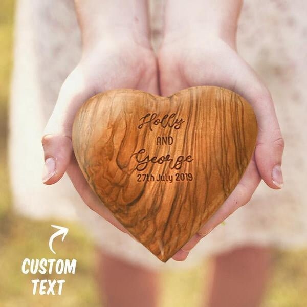 Personalized Engraved Text Desktop Decor Gift Carved Wood Crafts Gifts Custom Engraved Olive Wood Heart Table Decoration For Couple